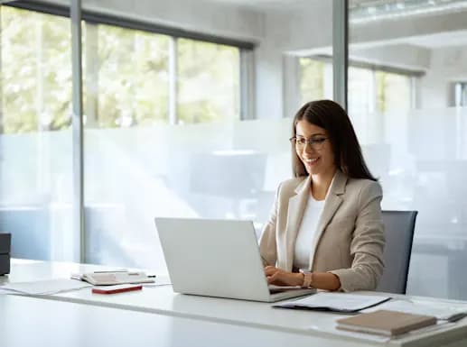 Professionnelle travaillant dans un espace JammSpace